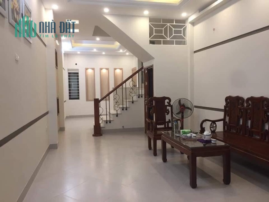 BÁN NHÀ MẶT ĐƯỜNG GIÁP BÁT, GĐ TỰ XÂY KIÊN CỐ, 40M2 X5T MT5M NGÕ XE BA GÁC TRÁNH XE MÁY GIÁ CHỈ 3Tỷ