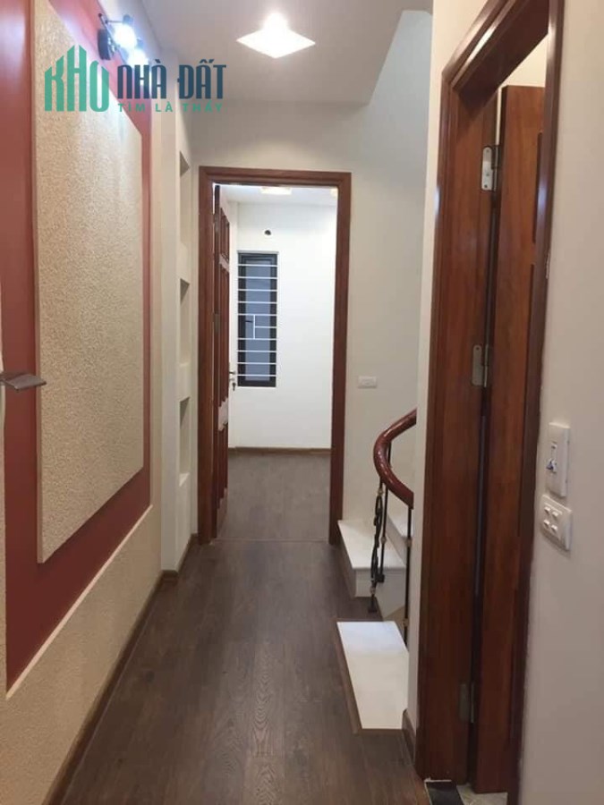 BÁN NHÀ MẶT ĐƯỜNG GIÁP BÁT, GĐ TỰ XÂY KIÊN CỐ, 40M2 X5T MT5M NGÕ XE BA GÁC TRÁNH XE MÁY GIÁ CHỈ 3Tỷ