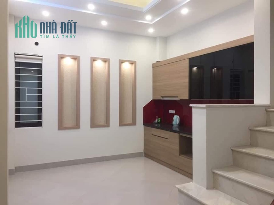 BÁN NHÀ MẶT ĐƯỜNG GIÁP BÁT, GĐ TỰ XÂY KIÊN CỐ, 40M2 X5T MT5M NGÕ XE BA GÁC TRÁNH XE MÁY GIÁ CHỈ 3Tỷ