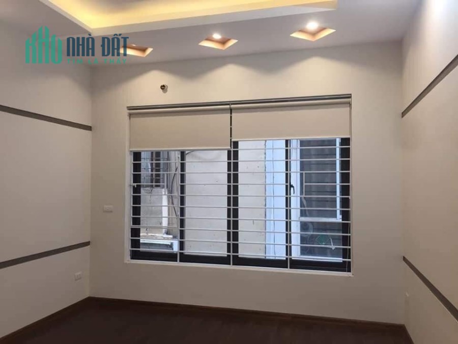 BÁN NHÀ MẶT ĐƯỜNG GIÁP BÁT, GĐ TỰ XÂY KIÊN CỐ, 40M2 X5T MT5M NGÕ XE BA GÁC TRÁNH XE MÁY GIÁ CHỈ 3Tỷ