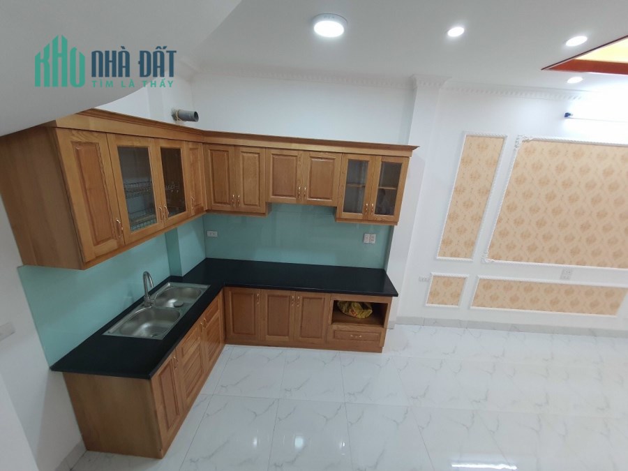 Bán nhà mới phố Vĩnh Hồ, Đống Đa, lô góc, gần sân chơi, 38m, 5 tầng, 3.99 tỷ.