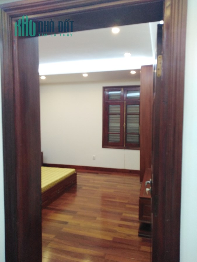 Bán biệt thự lô góc, phố Nghi Tàm - Tây Hồ, 215m x 4 tầng