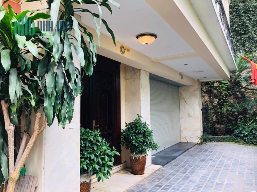 Bán nhà phố Nguyễn Văn Cừ,ô tô 7 chỗ vào nhà,101m2,4 tầng,mt 11m,giá 10,9 tỷ.