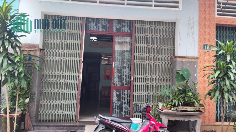 Cần bán nhà trung tâm thành phố tại 17 Nguyễn Bá Huân, Thị Nại, Quy Nhơn, giá tốt