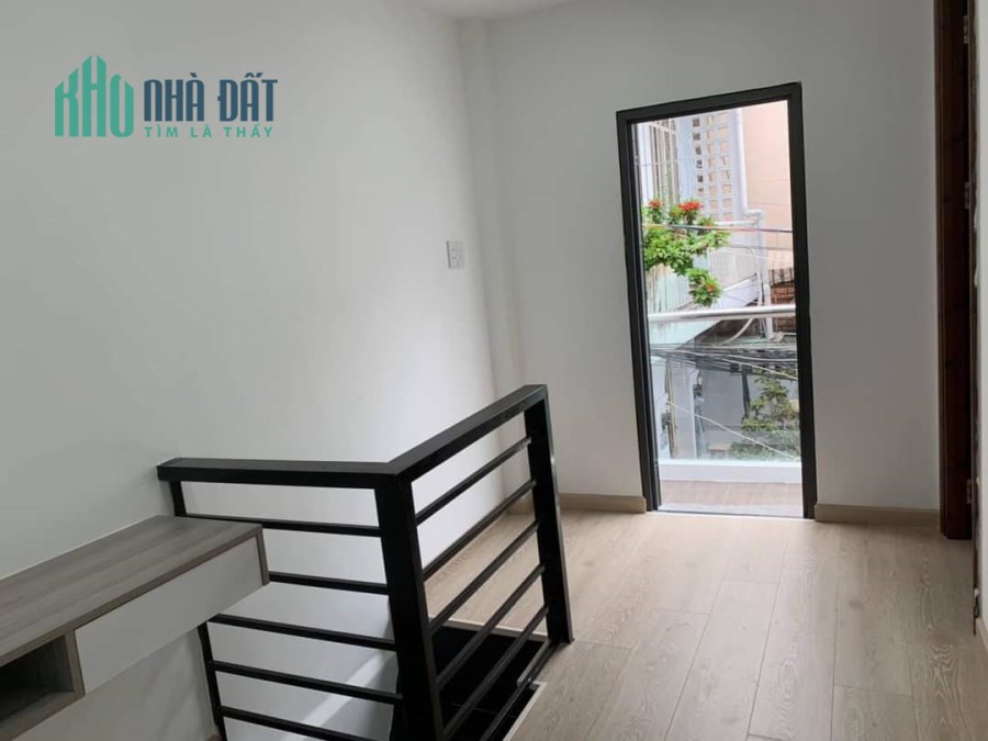 Bán nhà đường Huỳnh Văn Bánh,Phú Nhuận,Hẻm xe hơi thông,3 tầng đúc,giá 3.4 tỷ.