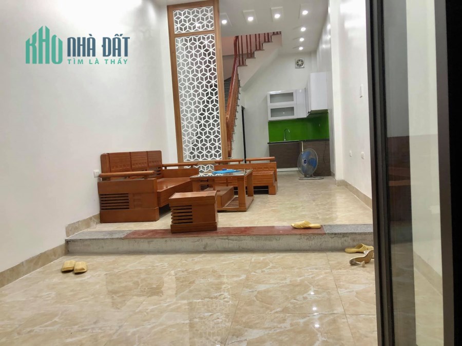 BÁN NHÀ LÒ ĐÚC 40m x 5T, MT 3,5m. Nhà Mới Hai Mặt Thoáng. Giá 3,4 tỷ