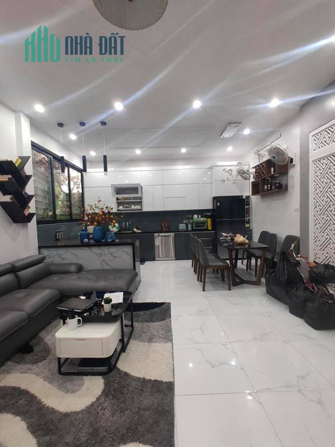 HOÀNG QUỐC VIỆT 64M2x4T-ĐẸP LUNG LINH - HIẾM-CÁCH PHỐ 50M 4.85 TỶ