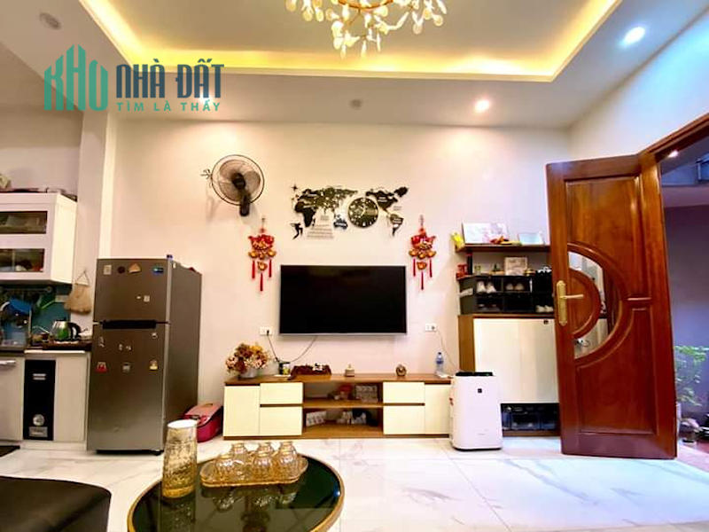 Bán nhà phố Khâm Thiên 30.4m2, 5 tầng, nội thất hiện đại. Giá 2,7 tỷ