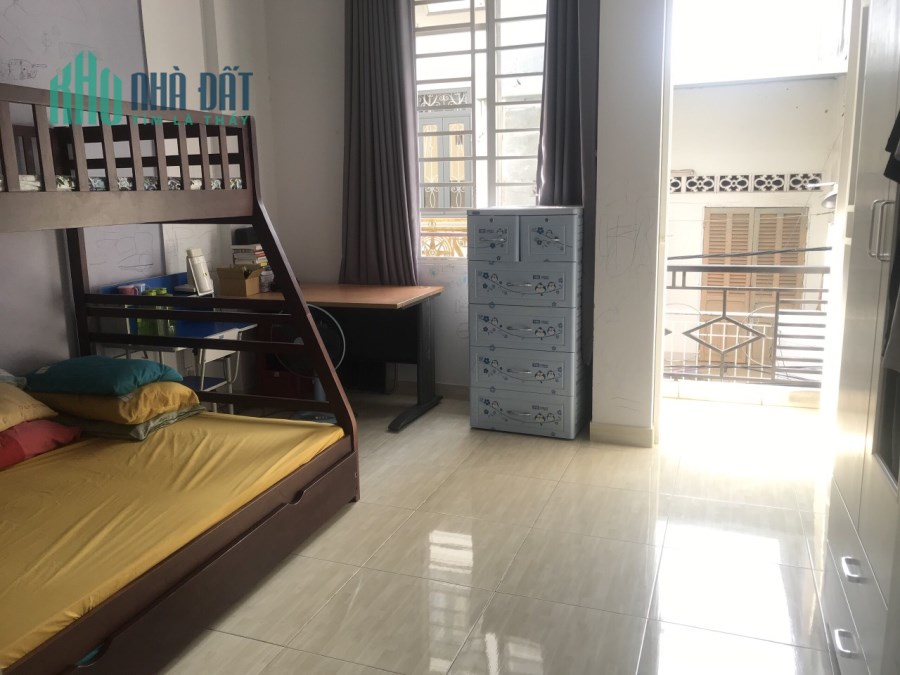 Hẻm xe hơi, 4 x 12 Gần Công viên Làng Hoa, Ngã 3 Thống Nhất.0967798251