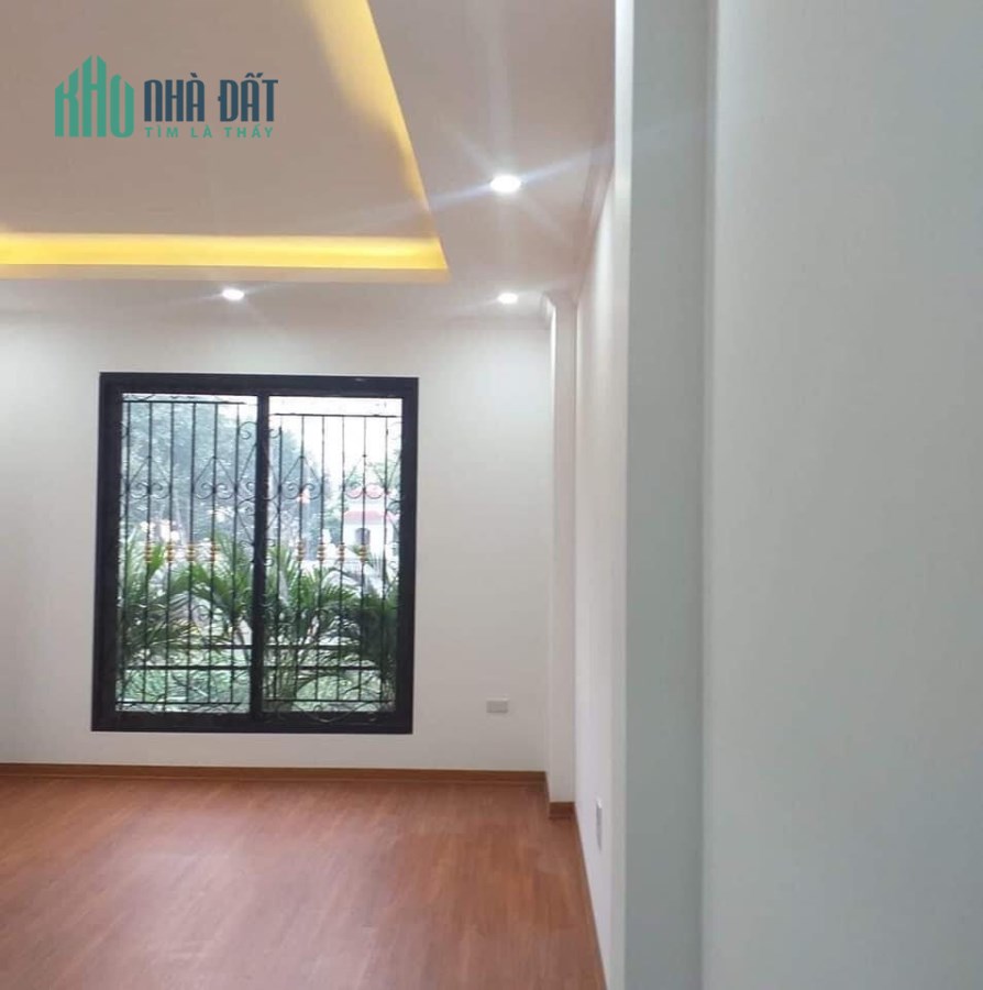 Bán nhà phố Lò Đúc, gần trung tâm, DT 40m2, 4tầng, nhỉnh 3 tỷ.