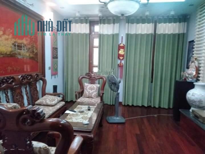 Bán nhà ngõ 229B Nguyễn Văn Linh,lô góc,ô tô vào nhà,60m,giá 4,55 tỷ.Lh:0989126619.