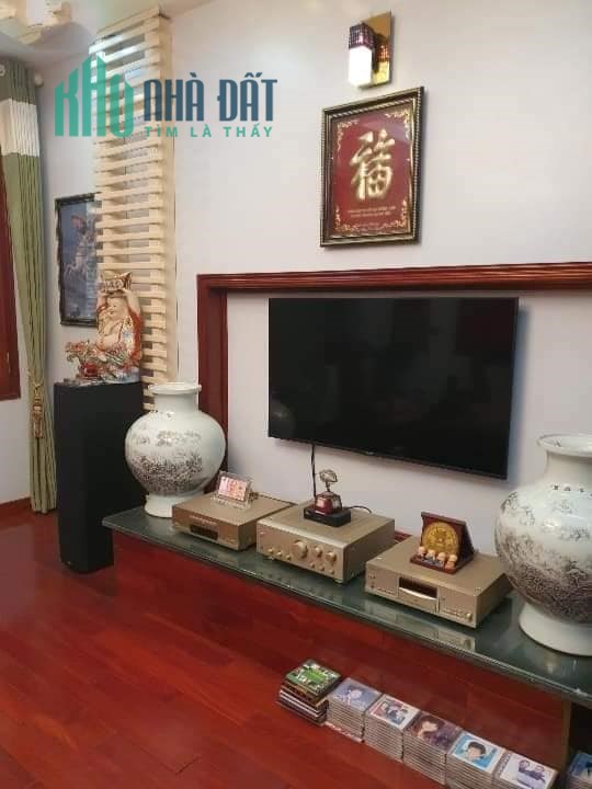 Bán nhà ngõ 229B Nguyễn Văn Linh,lô góc,ô tô vào nhà,60m,giá 4,55 tỷ.Lh:0989126619.