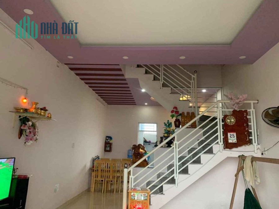 Bán gấp nhà đường Lạc Long Quân, Tân Bình gần chợ Tân Bình 47m2_ 1T2L