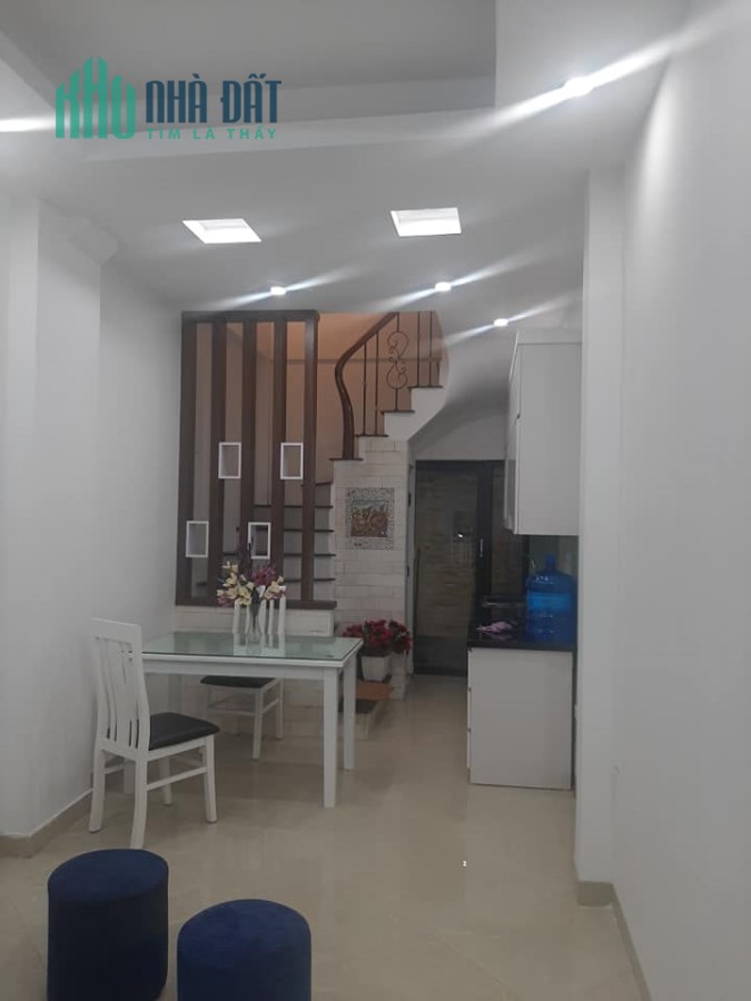 Nhỉnh 3 tỷ, Gần Hồ, Nhà đẹp, Phố Đặng Văn Ngữ - Hồ Đắc Di. LH: 0846 282 986.