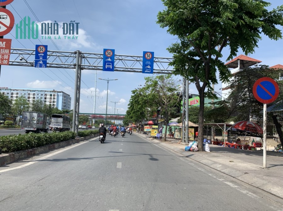Bán nhà mặt tiền Phạm Văn Đồng, P.13, Bình Thạnh