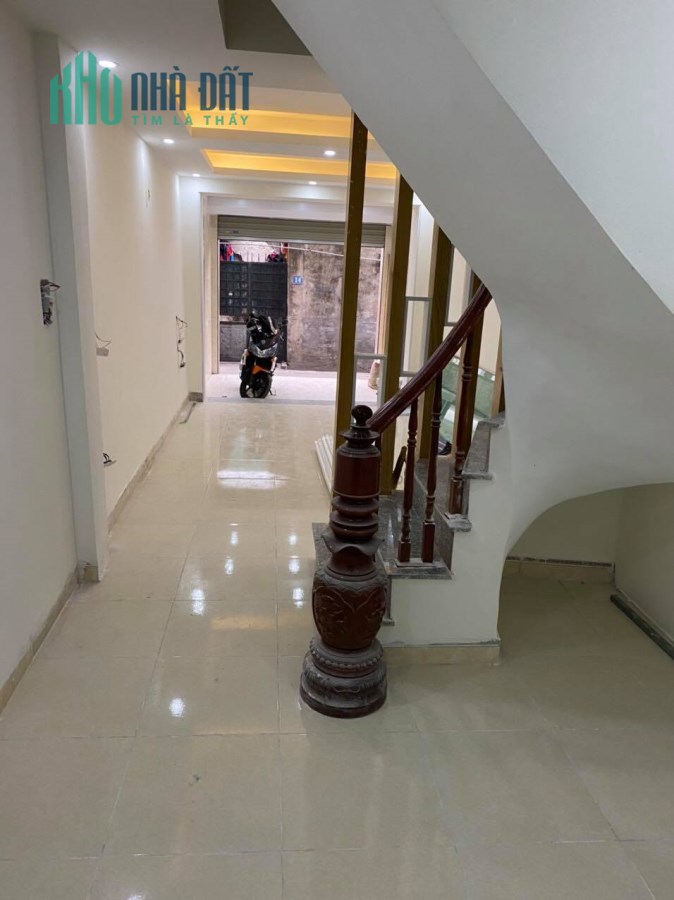 Gần Phố, Nhà Đẹp Đường Lĩnh Nam, Q. Hoàng Mai, DT45m2x3T, giá 2.5 tỷ. LH: 0846 282 986.