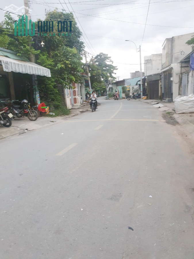 Bán gấp nhà thô gần chợ hưng long 2 lầu sân thượng 105m2 Giá 1 tỷ 600 triệu,công chứng sang tên