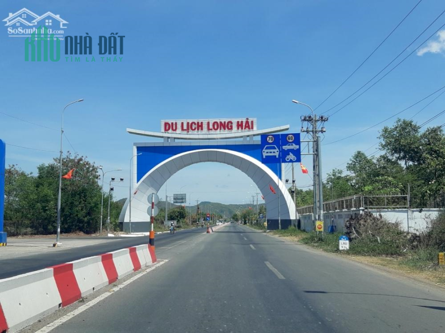 Cần tiền bán gấp đất ngay cổng chào Long Hải ngang 7m nở hậu. Tặng 3 chỉ vàng khi chốt nhanh