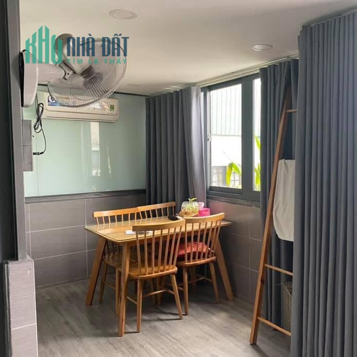 Bán nhà 3 lầu đúc, hẻm rộng thoáng Huỳnh Văn Bánh, 4PN, 4WC, 5.5 tỷ