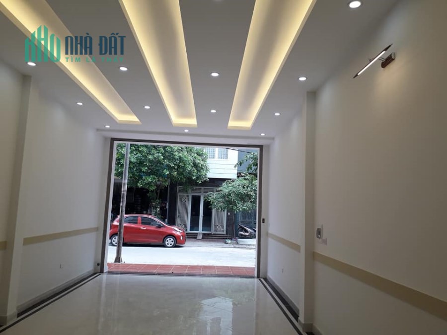 Nhà phân lô Gia Thụy 55m2, 5 tầng, Gara, Gần phố, Ngõ rộng.