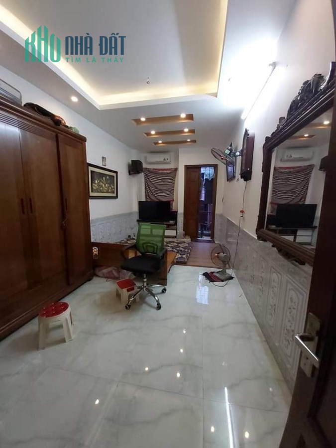 Bán nhà Minh Khai cực đẹp, 39m2, 3 bước ra phố, nhỉnh 3 tỷ.