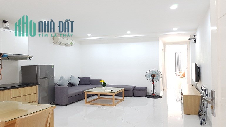 Cho thuê căn hộ ban công view hồ giá rẻ tại Nhật Chiêu, Tây Hồ, 80m2, 1PN, đủ đồ