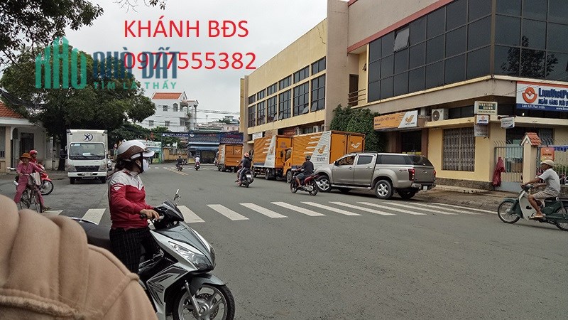 Bán nhà mặt tiền lớn kinh doanh ấp Đông Lân, xã Bà Điểm, huyện Hóc Môn, 80m2, 4.5 tỷ
