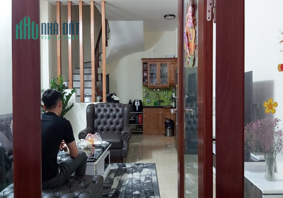 Bán nhà riêng 1194 Đường Láng 30m2, 4 tầng, 2 phòng ngủ. Giá 2,7 tỷ