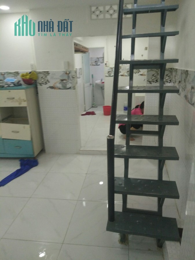 Bán nhà sát mặt tiền Lý Chính Thắng Quận 3 33m2 chỉ 3.3 tỷ.