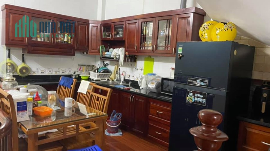 Bán nhà Phố Trần Quốc Hoàn, Cầu Giấy, Hà Nội. 54m2x6t, giá 12.2 tỷ.