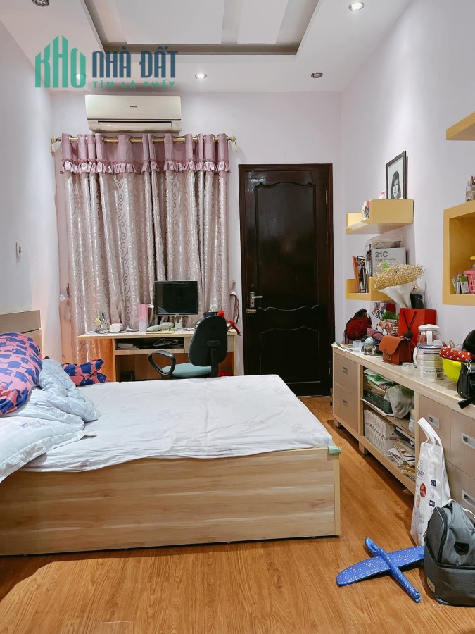 Bán gấp nhà riêng Phố Chùa Láng, Q. Đống Đa. LH: 0846 282 986.