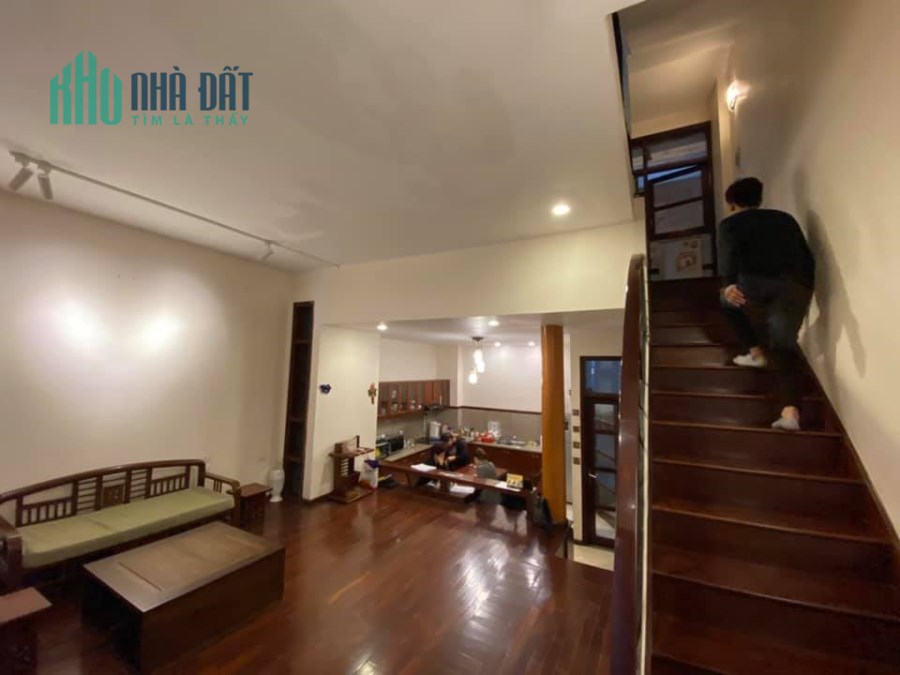 Bán nhà phố Phạm Ngọc Thạch, Mặt Tiền 5,5m, Ô TÔ Vào Nhà, Sổ Vuông Nở Hậu, Giá 9tỷ7