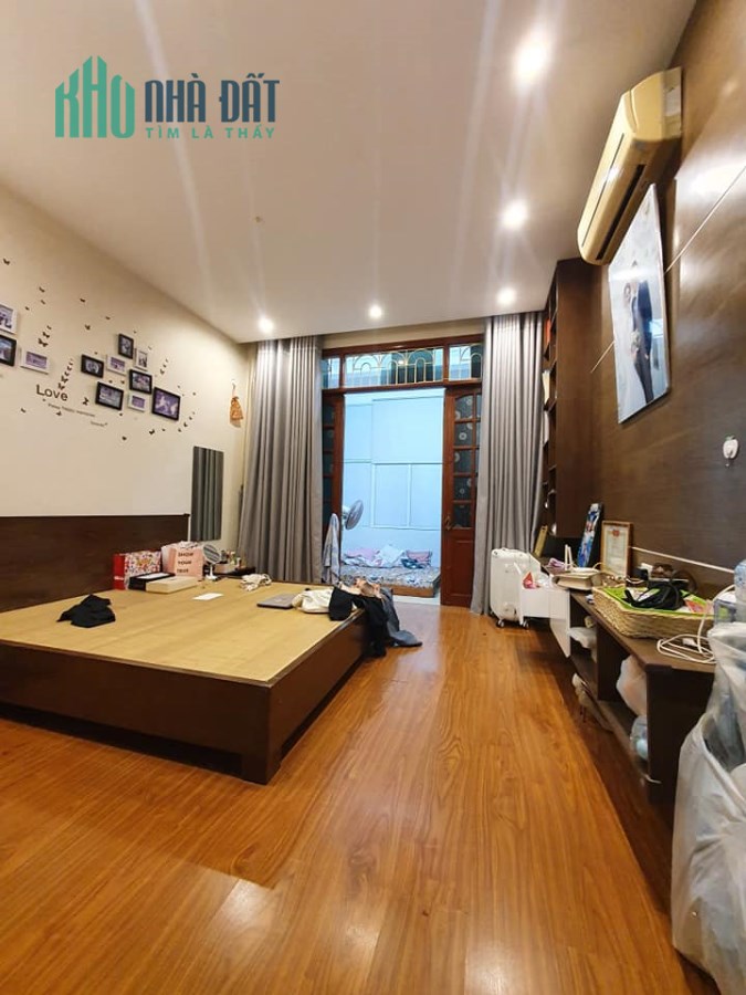 Nhà 52 m2x4 tầng Vương Thừa Vũ, 3 mặt ngõ xe ba gác, giá 6.4 tỷ.