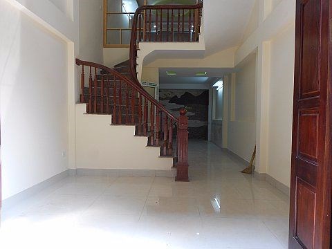 Chính chủ cần bán Nhà 5 tầng mặt ngõ phố Hoa Bằng dt 45 m2 ô tô cách 10 m giá 4,5 tỷ