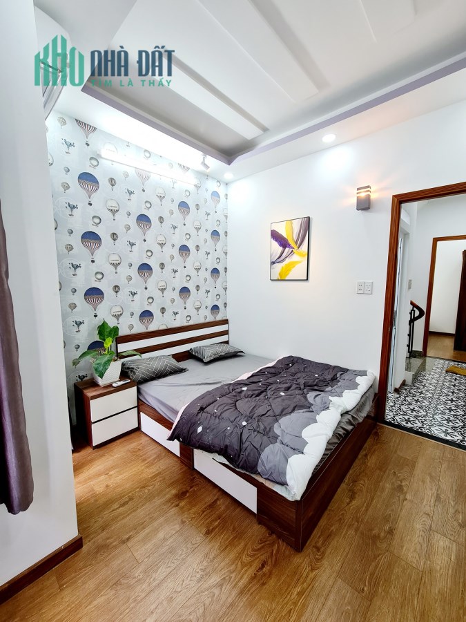 Bán nhà hẻm 730 Lạc Long Quân, 5 tầng, hẻm 5m, nhà đẹp, ở ngay, 5 tỷ.