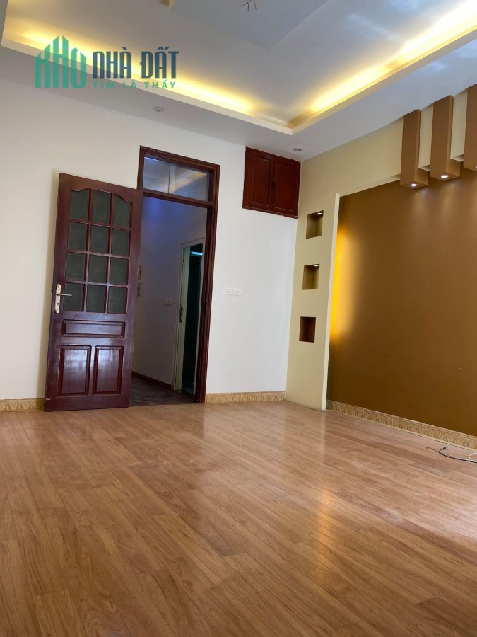 Bán nhà Vương Thừa Vũ,Thanh Xuân 70m2, 6.4 tỷ, ô tô,lô góc,thoáng,đẹp.