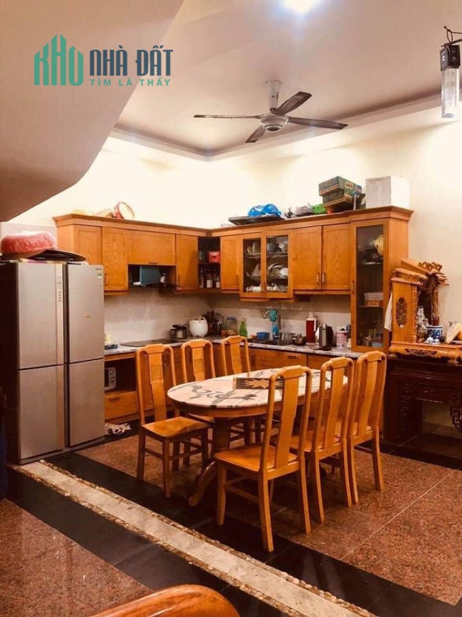 Bán gấp nhà ngõ 5 Hoàng Quốc Việt giá 5.7 tỷ, 48mx4T, Mới đẹp