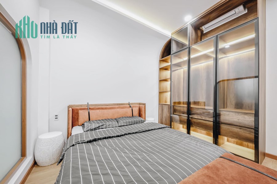 Bán gấp nhà ngõ 454 Âu Cơ giá 6.2 tỷ, 55mx7T, thang máy, Oto vào