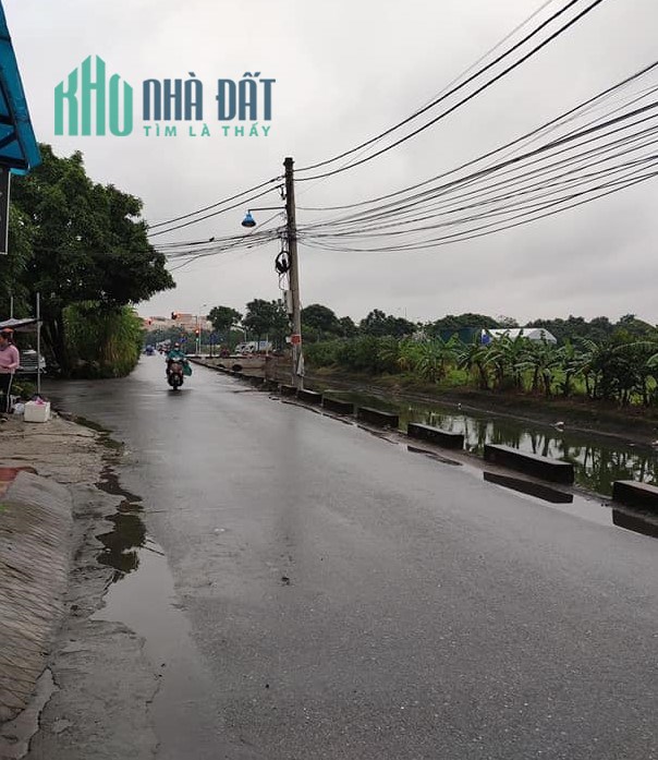 BÁN NHÀ ĐẸP THẠCH BÀN. 35M, 5T, 3,2 TỶ.CHỖ ĐỖ 7 CHỖ CỬA, 10M Ô TÔ TRÁNH