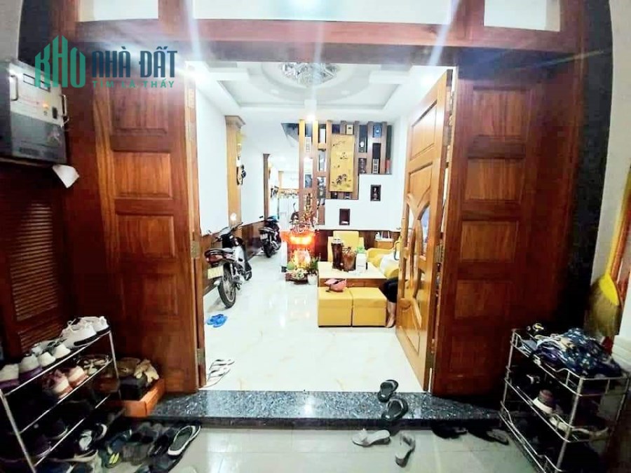 Nhà đẹp Lạc Long Quân Tân Bình- 55m2- 4 tầng, HXH  chỉ nhỉnh 7 tỷ  , LH: 0933233236.