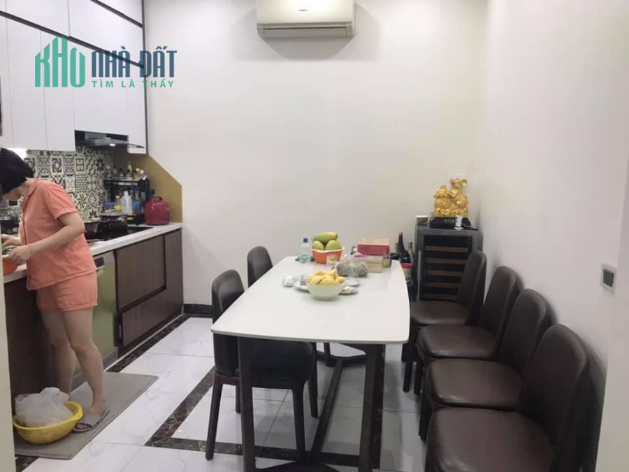 Bán nhà Trần Quốc Hoàn,ô tô đỗ,kinh doanh,ở ngay,hai thoáng vĩnh viễn LH 0966131292
