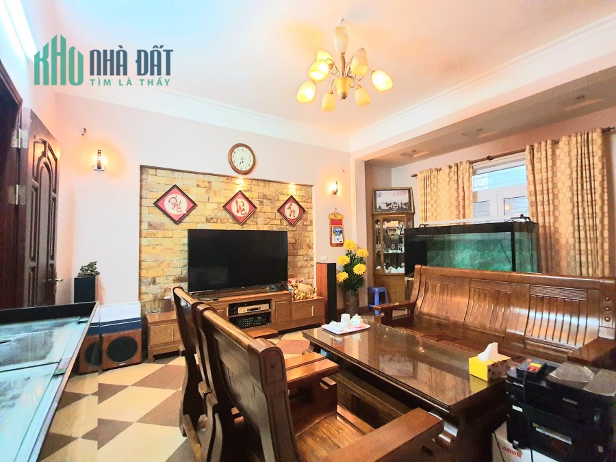 Bán nhà 6 tầng cạnh chợ Việt Hưng, Ngô Gia Tự,đường ô tô tránh,DT 80m,MT 4,2m.Giá 10.8 tỷ.