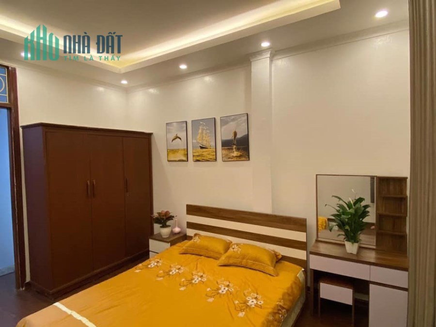 Cần bán nhà Mặt ngõ Đội Cấn giá 5,4 tỷ, 50mx4T, oto cách 15m