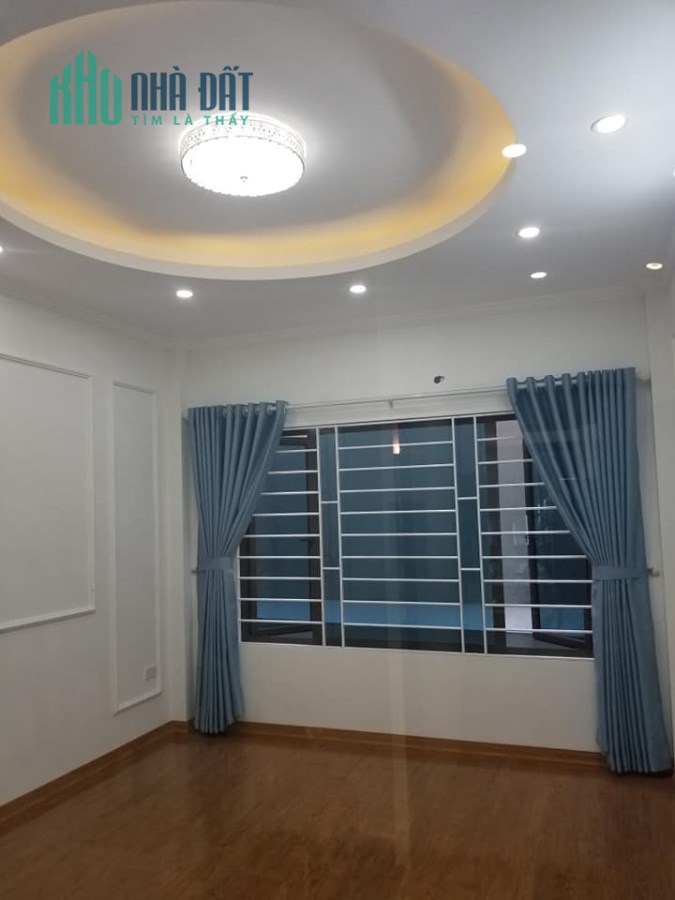 Cần bán nhà ngõ Thổ Quan giá 4.1 tỷ, 60mx3 tầng, MT 8m, SĐCC