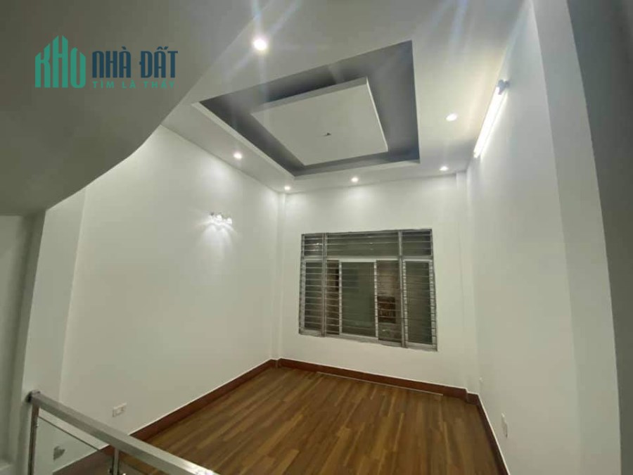 Cần bán gấp nhà Phố Nguyễn Chính giá 900 triệu, 20m2, ở luôn