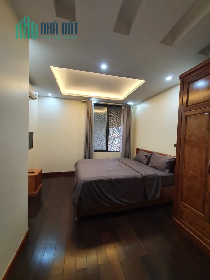 Âu Cơ (trong đê) 132 x 5 tầng, Mt 8.5m, giá 25 tỷ.