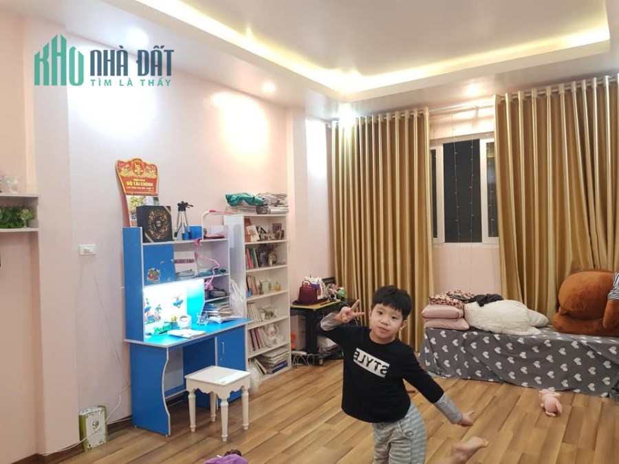 Bán gấp nhà Phố Nguyễn Bỉnh Khiêm giá 9 tỷ, 36m2, MT 6m, KD tốt