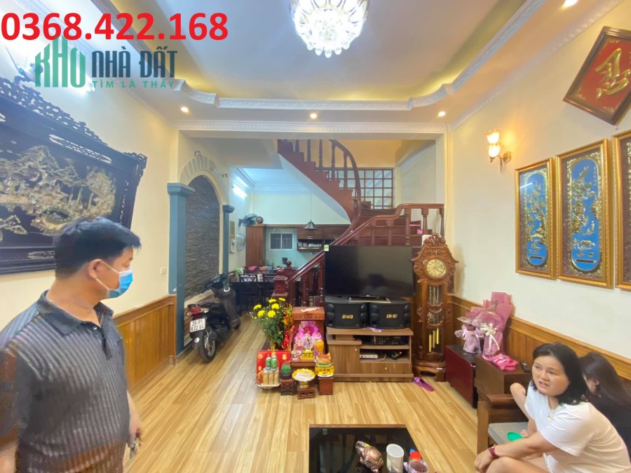 BÁN GẤP NHÀ QUAN HOA 55M2, GẦN PHỐ, NGÕ THÔNG, MT 4M, GIÁ 5.75 TỶ