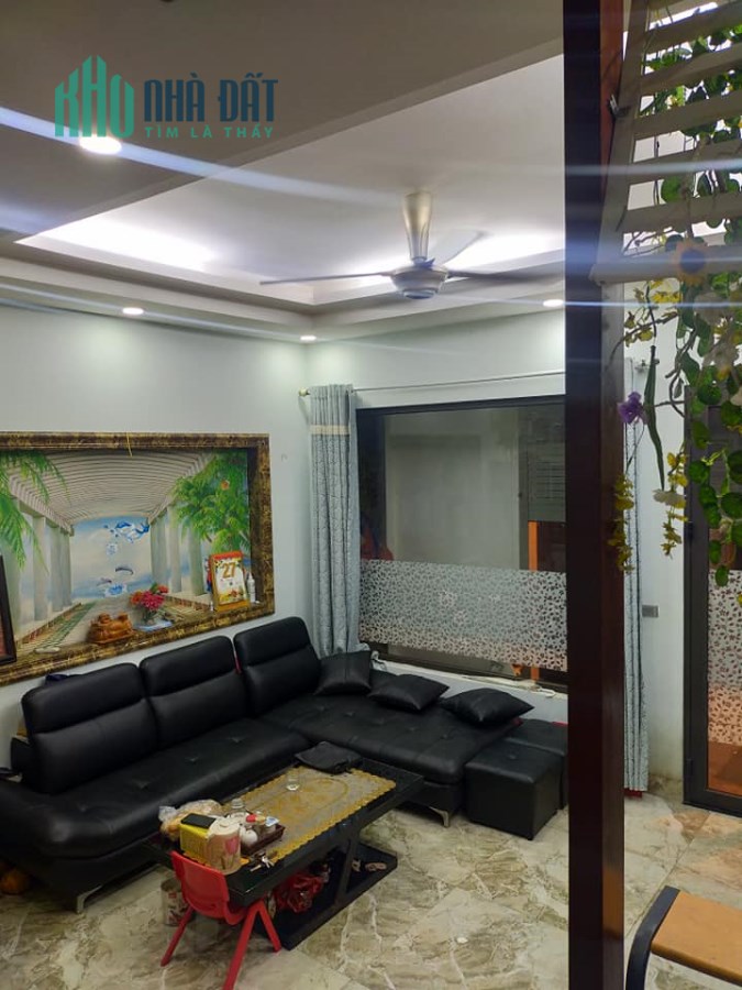 Bán nhà phố Cổ Linh, Long Biên, Hà Nội.
