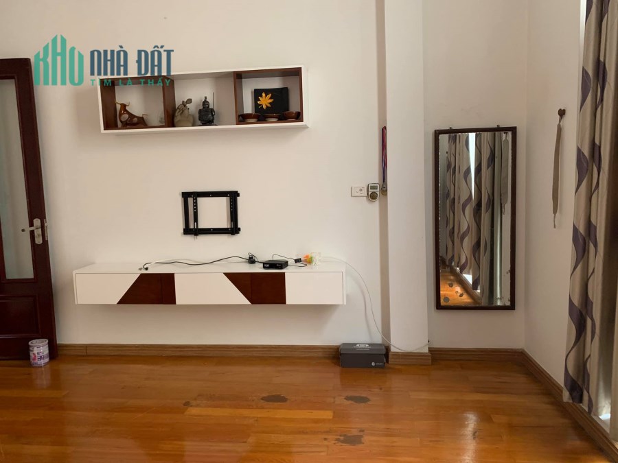 Bán Biệt thự sân vườn Thái Hà Đống Đa Ô tô, gần phố 75m2, Giá 8 Tỷ 5.